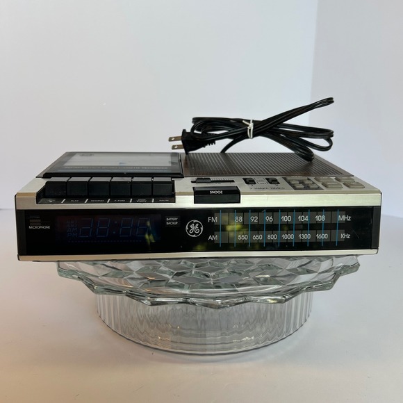 Vintage GE Radio Cassette Recorder Alarm Clock Digital Display Wood Grain - Picture 1 of 10